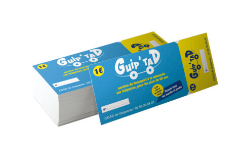 Tickets empilés de couleur bleue et jaune avec logo Guip'Tad