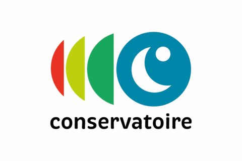 Logo du conservatoire de Brest : logo très coloré : rouge, vert anis, vert et bleu.